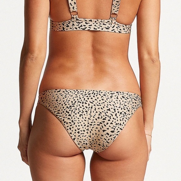 NWT Volcom Ur An Animal Hipster Printed Bikini Bottoms - Picture 3 of 6
